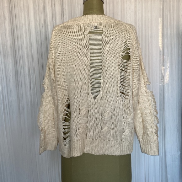 PrettyLittleThing distressed cable knit round neckline sweater! Size S - Picture 4 of 17